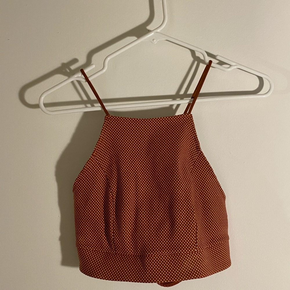 Super cute strapped crop top!